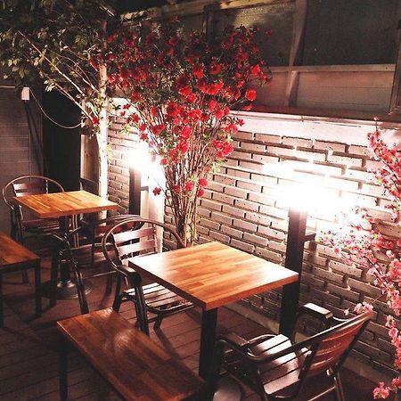 Must Stay Seoul Luaran gambar
