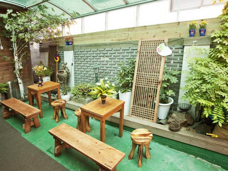 Must Stay Seoul Luaran gambar
